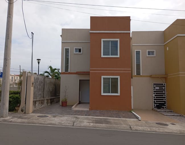 En Alquiler Casa en Urb. Paseo del Sol 4 | Guayaquil, Chongon