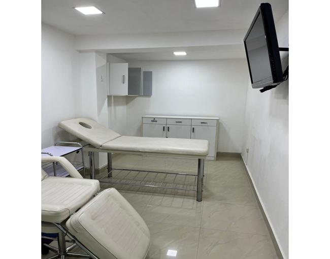 ALQUILO CONSULTORIO AMOBLADO | Guayaquil, Urdesa